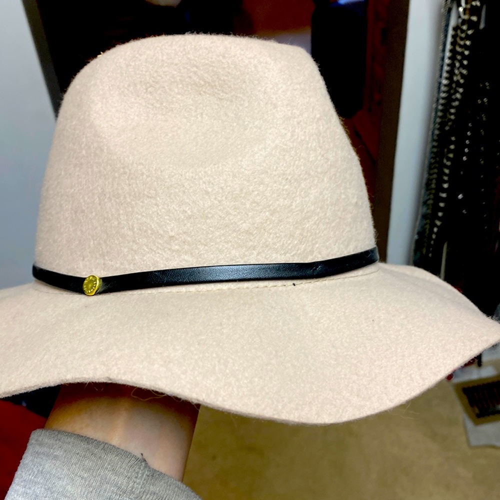 BCBG soft grey felt hat